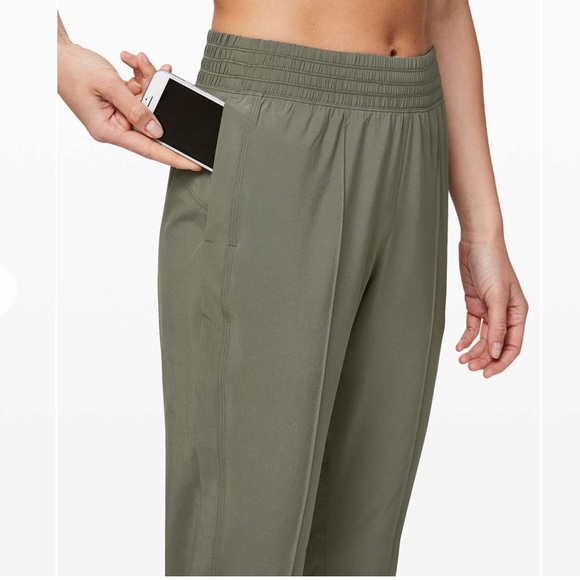 🍋LIKE NEW  Lululemon Wanderer Jogger Gray Sage - Picture 4 of 14